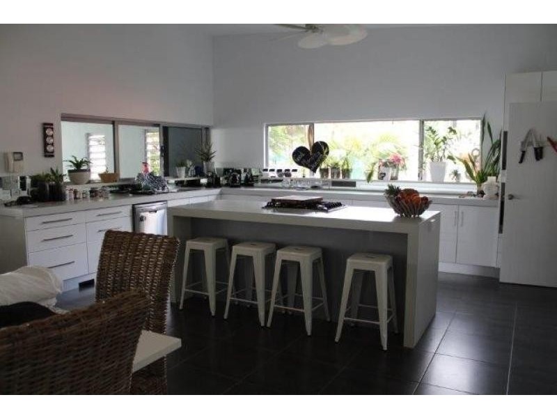 4 Reef Street SAUNDERS BEACH 4818, Saunders Beach QLD 4818