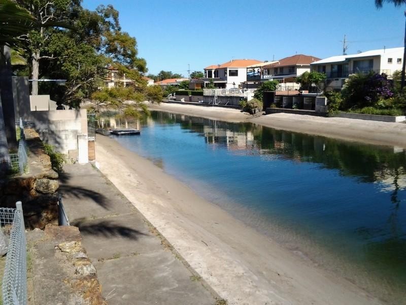 11 Lotus Key, Broadbeach Waters QLD 4218