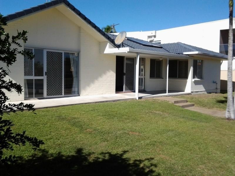 11 Lotus Key, Broadbeach Waters QLD 4218