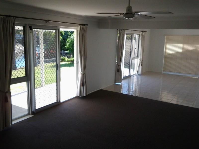 11 Lotus Key, Broadbeach Waters QLD 4218