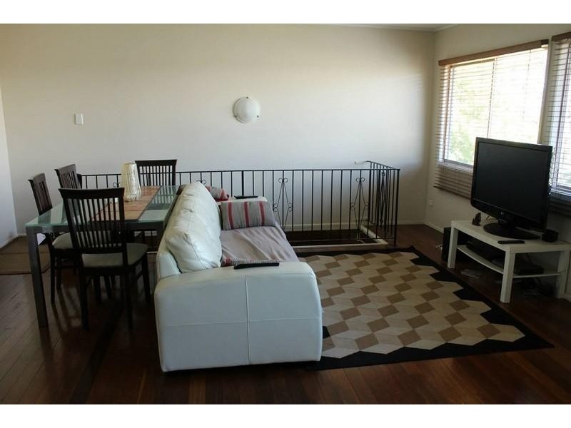 2 / 73 Henderson  Street, Camp Hill QLD 4152