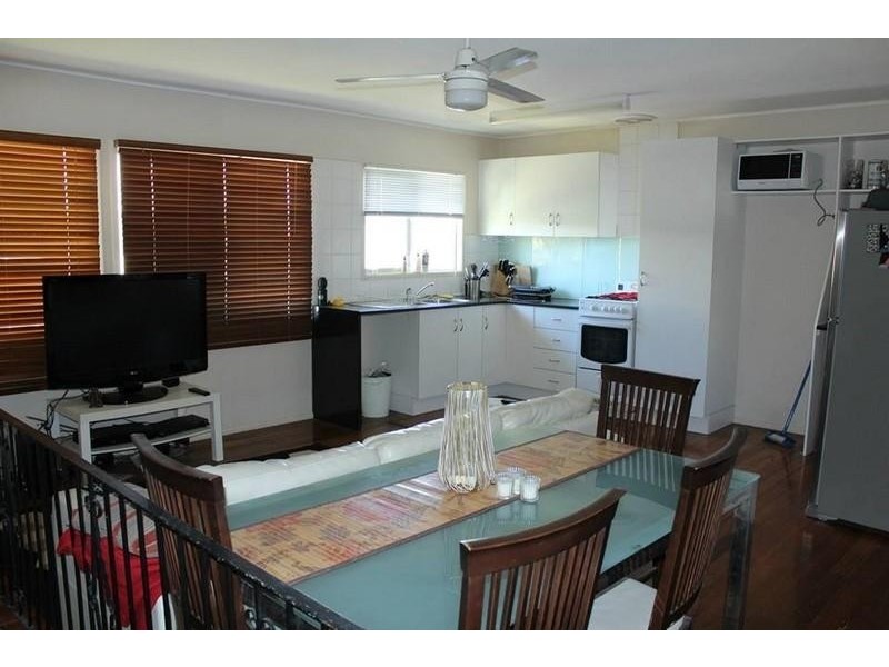 2 / 73 Henderson  Street, Camp Hill QLD 4152