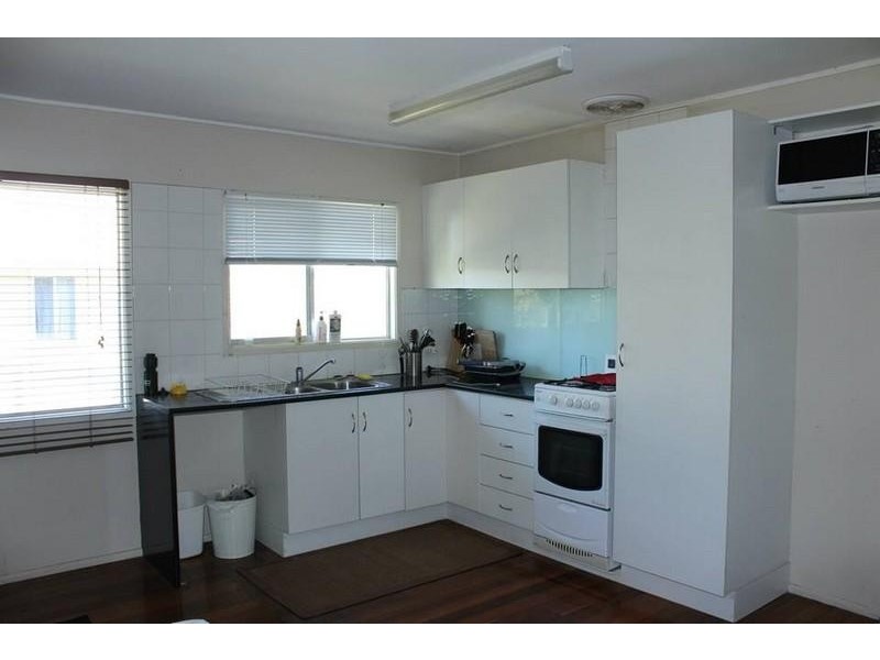 2 / 73 Henderson  Street, Camp Hill QLD 4152