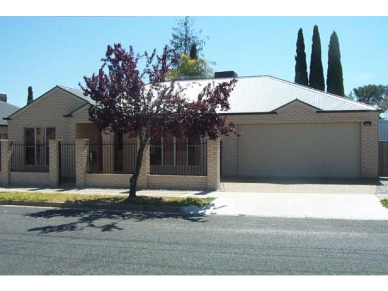90 Woodland  Street, Wodonga VIC 3690
