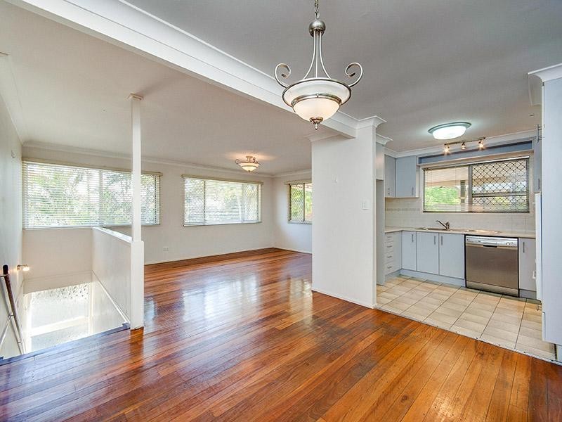 4 Lenore Crescent, Springwood QLD 4127