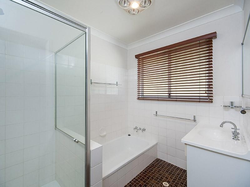 4 Lenore Crescent, Springwood QLD 4127