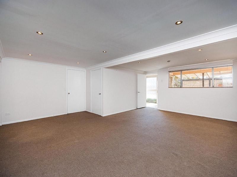 4 Lenore Crescent, Springwood QLD 4127