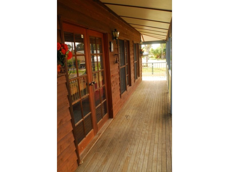 1 Elsinore Avenue, Chain Valley Bay NSW 2259