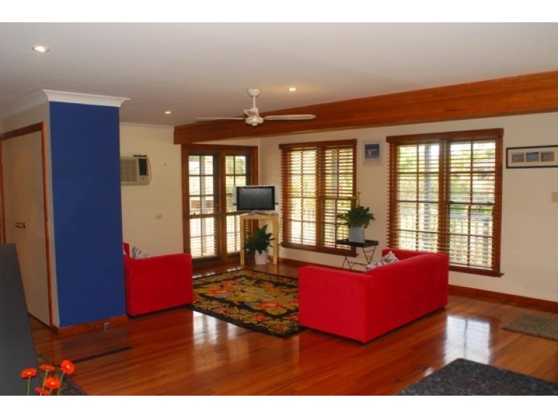 1 Elsinore Avenue, Chain Valley Bay NSW 2259