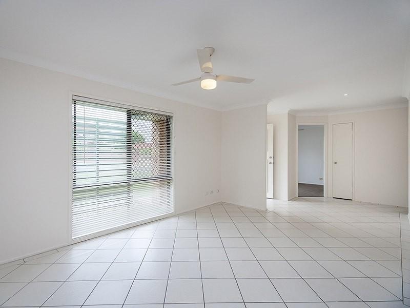 31 Conifer Street, Hillcrest QLD 4118
