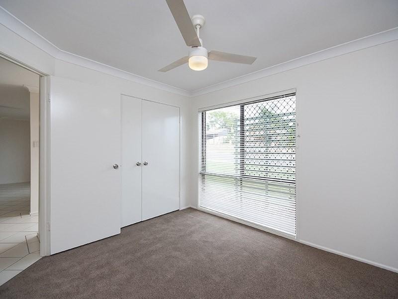 31 Conifer Street, Hillcrest QLD 4118