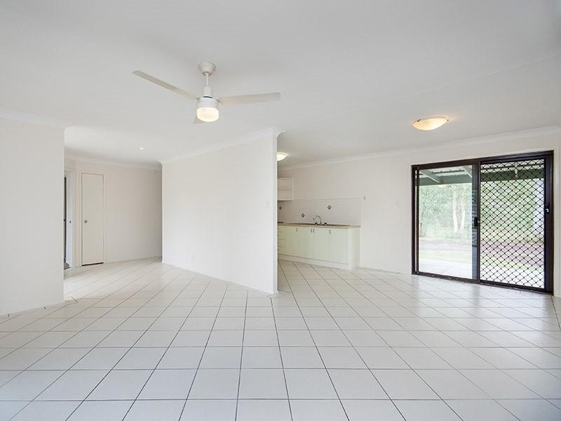 31 Conifer Street, Hillcrest QLD 4118