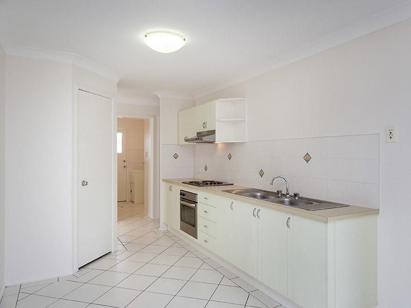 31 Conifer Street, Hillcrest QLD 4118