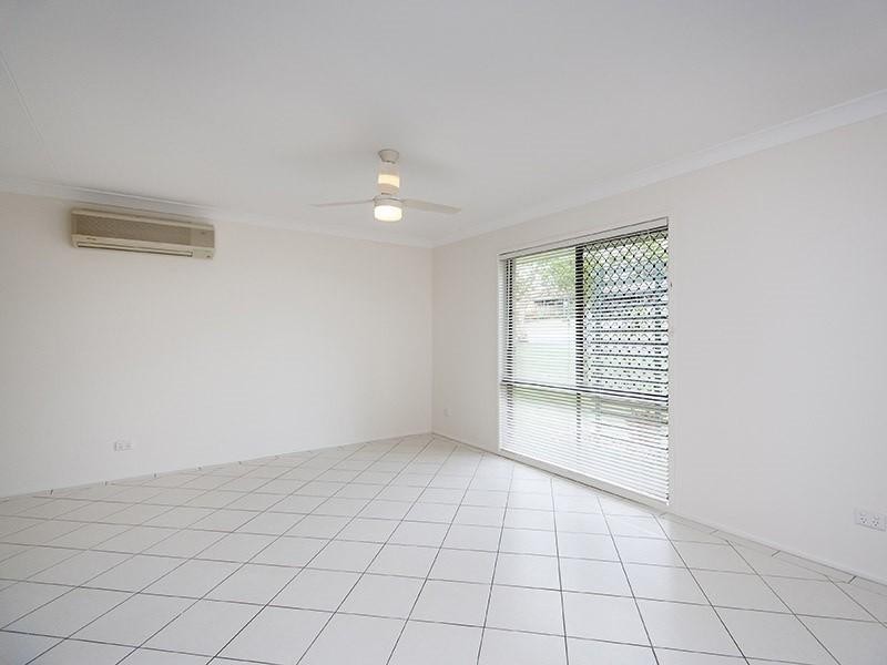 31 Conifer Street, Hillcrest QLD 4118