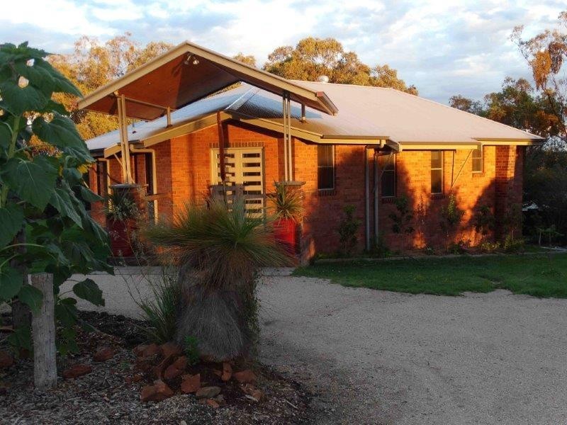 60 Clancy  Drive, Inverell NSW 2360