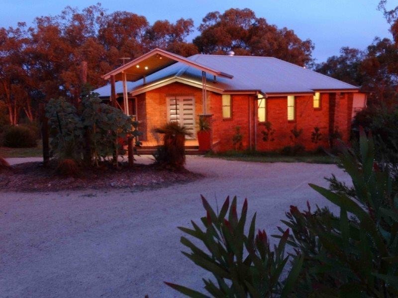 60 Clancy  Drive, Inverell NSW 2360