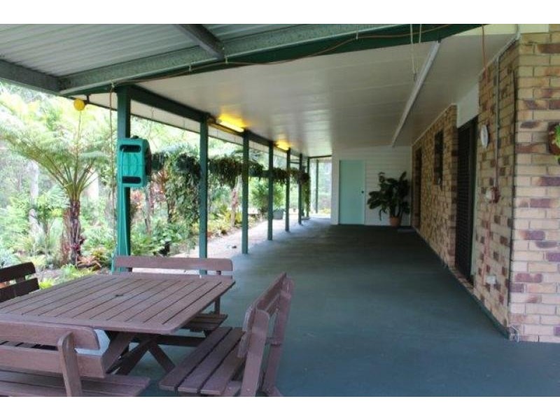 11 CAMPHOR Drive, Boyland QLD 4275