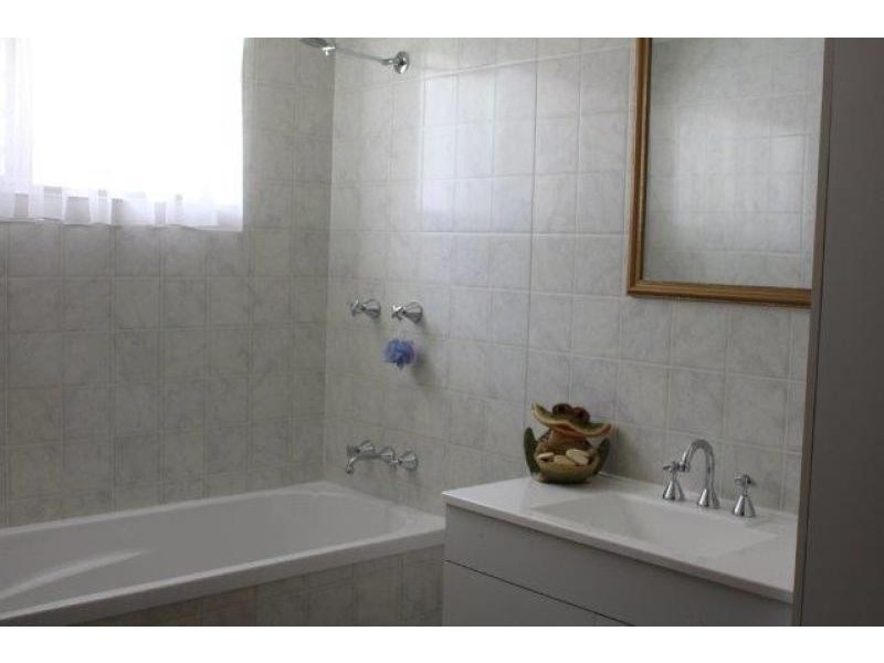 11 CAMPHOR Drive, Boyland QLD 4275