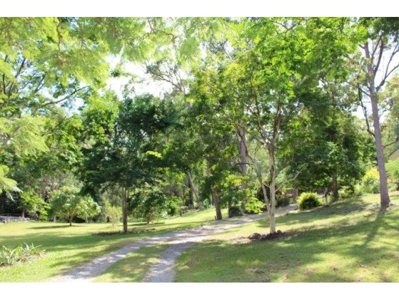 11 CAMPHOR Drive, Boyland QLD 4275