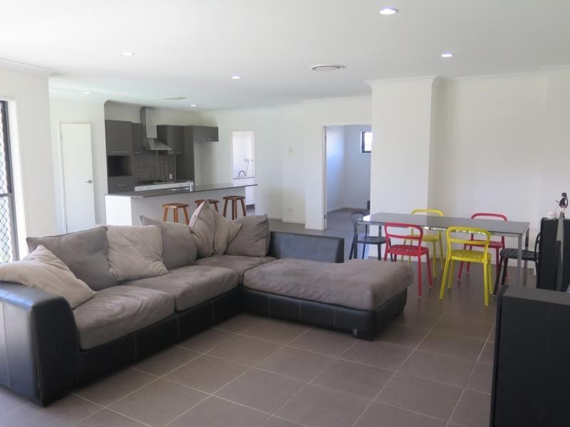 5 SCENIC Crescent, Coomera QLD 4209