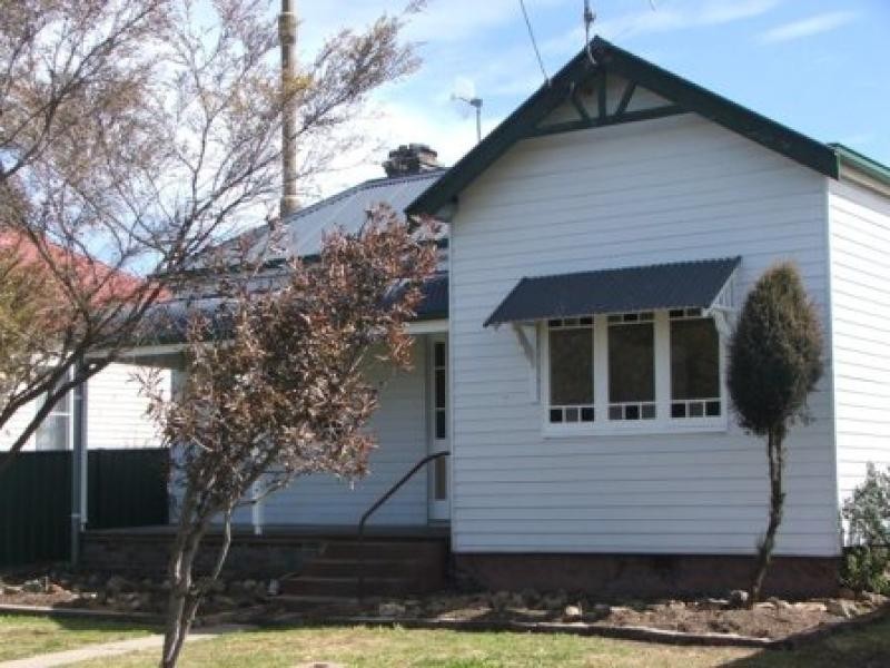 13 Crescent  Street ARMIDALE 2350, Armidale NSW 2350
