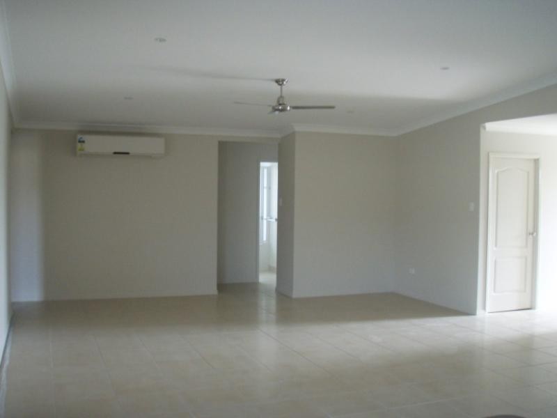 31 Hillock  Crescent BUSHLAND BEACH 4818, Bushland Beach QLD 4818