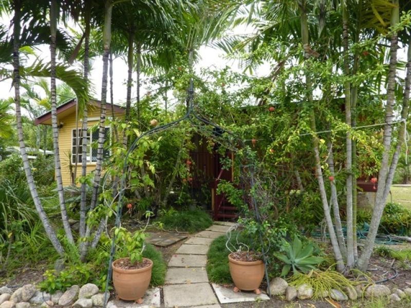 27  Cali  Court MOUNT LOW 4818, Mount Low QLD 4818