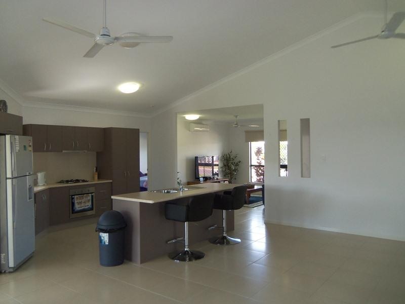 14 Beach Oak Drive MOUNT LOW 4818, Mount Low QLD 4818