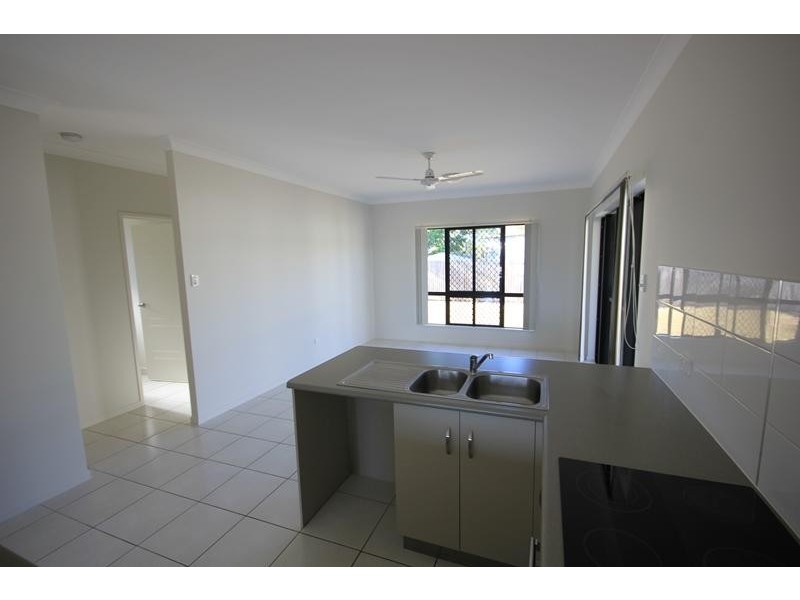 9 Wattlebird  Avenue KELSO 4815, Kelso QLD 4815