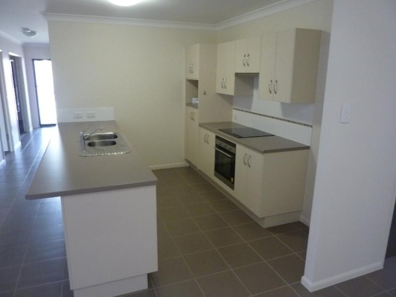36 Bookara Gum Crescent MOUNT LOW 4818, Mount Low QLD 4818