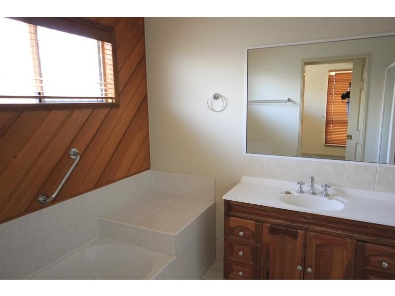 7 Elite  Court RASMUSSEN 4815, Rasmussen QLD 4815