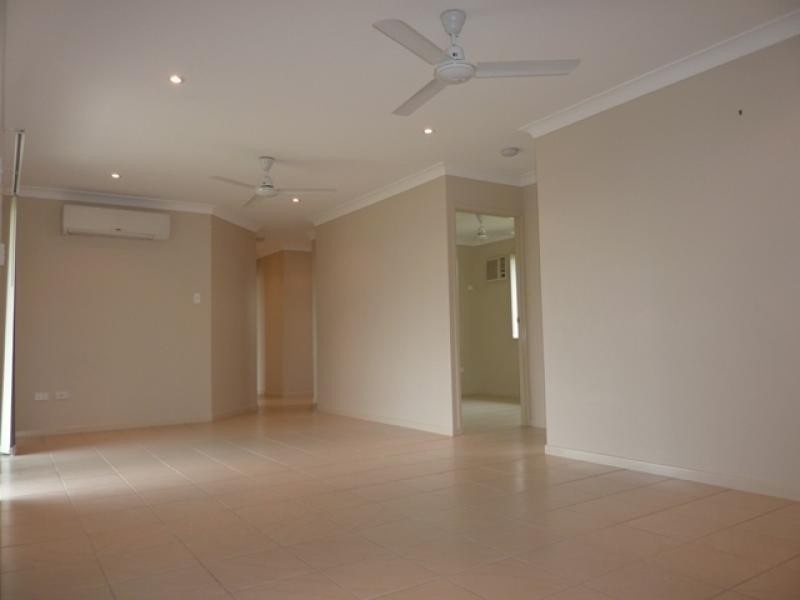 62 Hasty Street, Mount Louisa QLD 4814