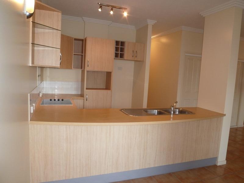 36/18 Sir Leslie Thiess Drive, Townsville City QLD 4810