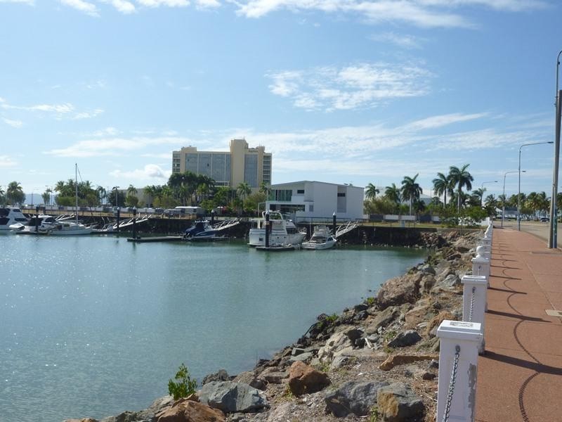 36/18 Sir Leslie Thiess Drive, Townsville City QLD 4810