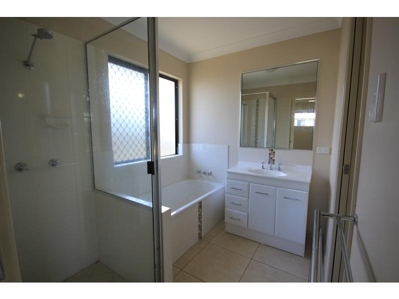 1 Yarra Crescent, Kelso QLD 4815