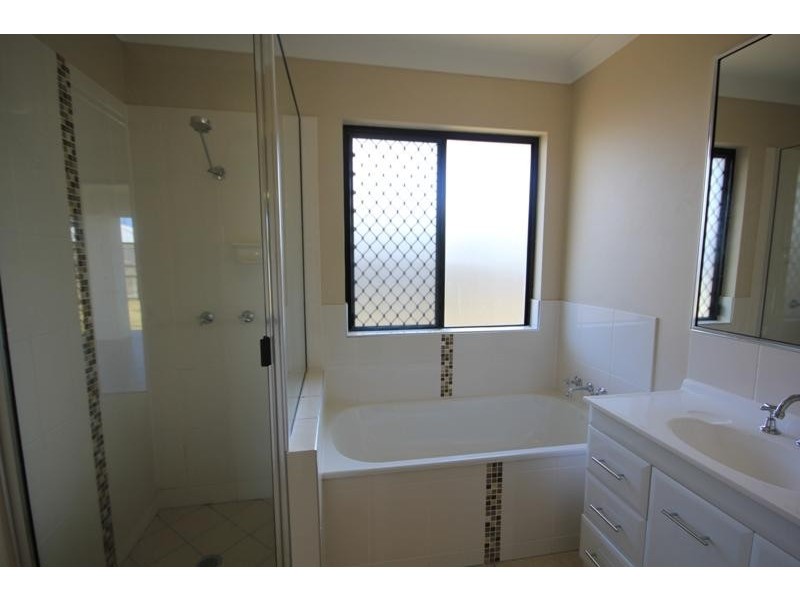 1 Yarra Crescent, Kelso QLD 4815