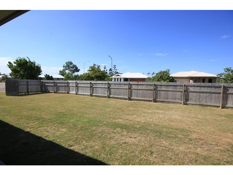 1 Yarra Crescent, Kelso QLD 4815