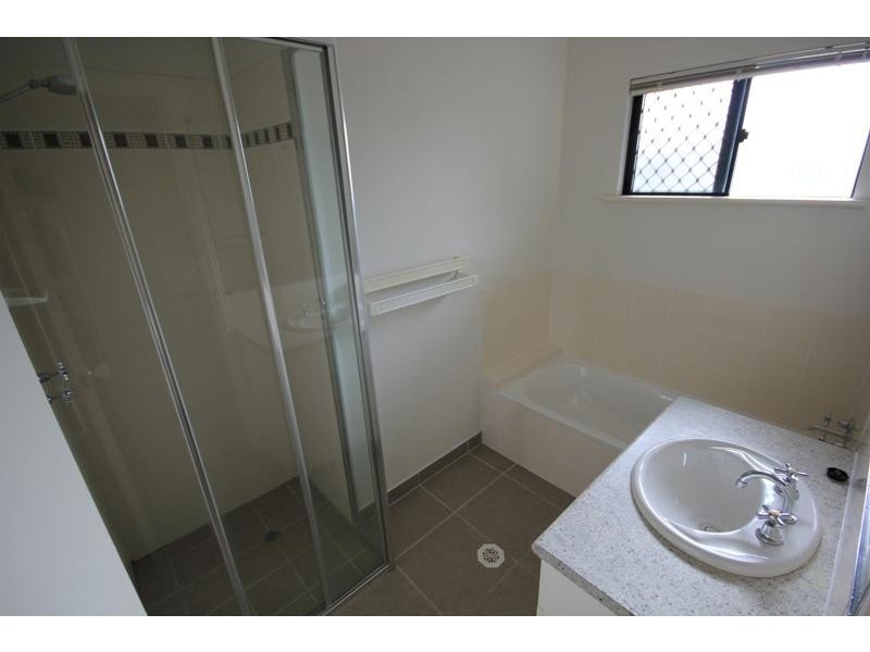 16 Lawrence Street, Kelso QLD 4815