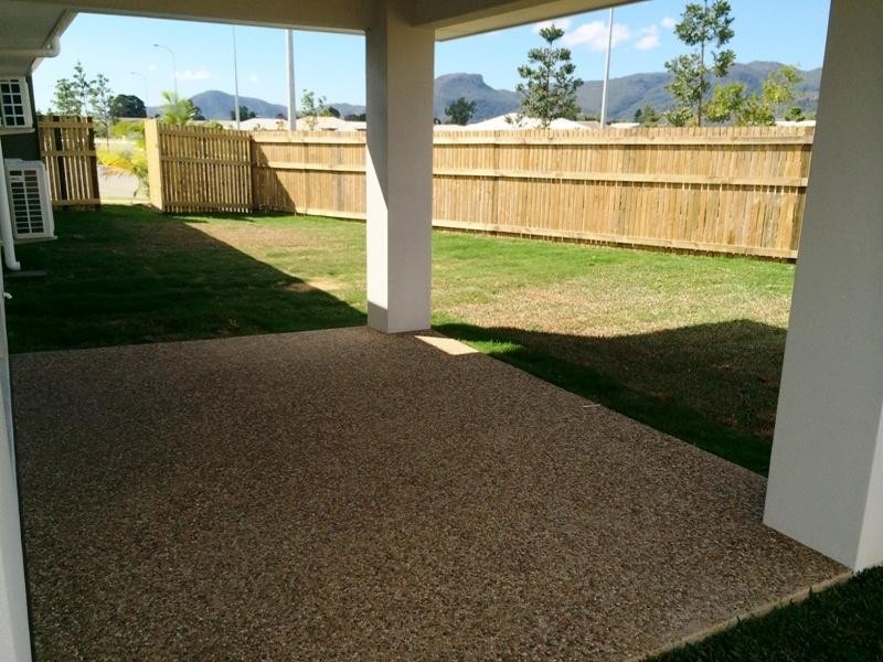 1 Tooma Lane, Kelso QLD 4815