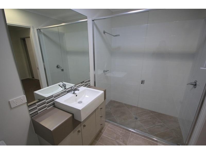 1 Tooma Lane, Kelso QLD 4815