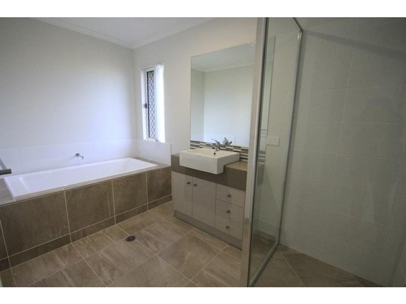 1 Tooma Lane, Kelso QLD 4815