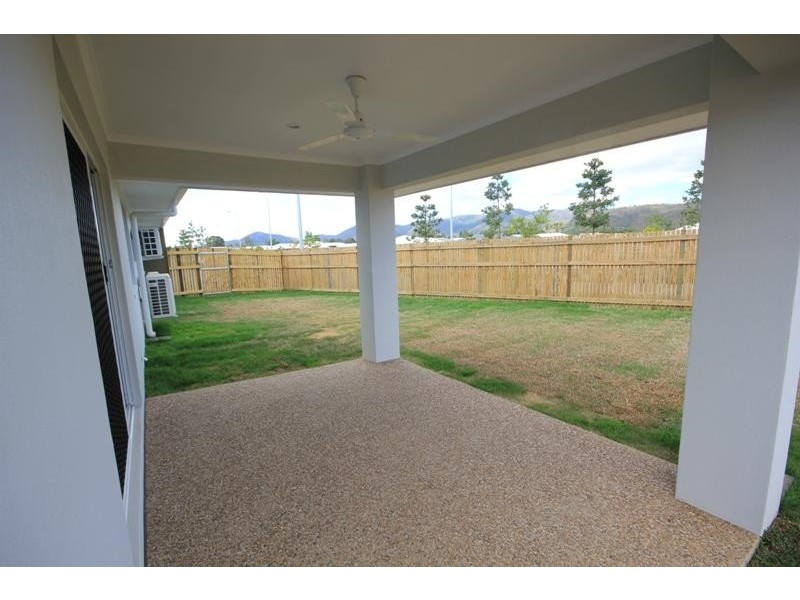 1 Tooma Lane, Kelso QLD 4815