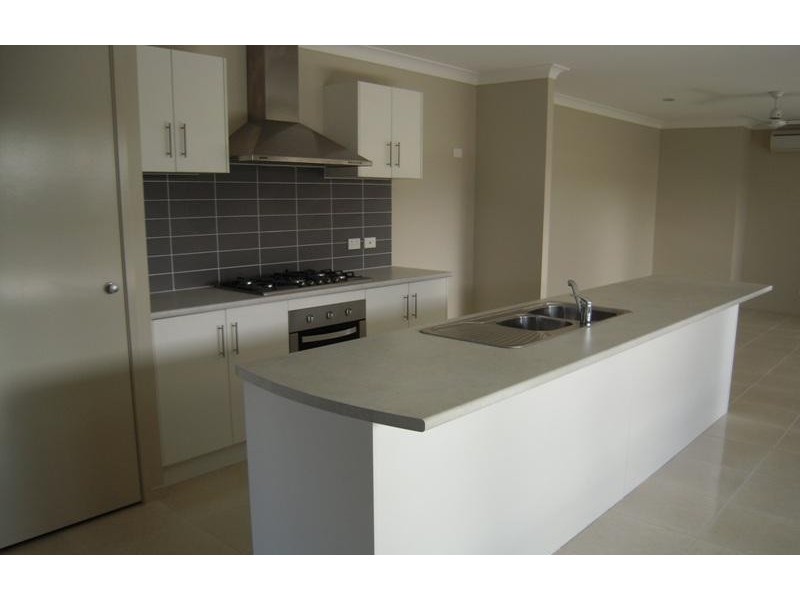 14 Iona  Avenue, Burdell QLD 4818