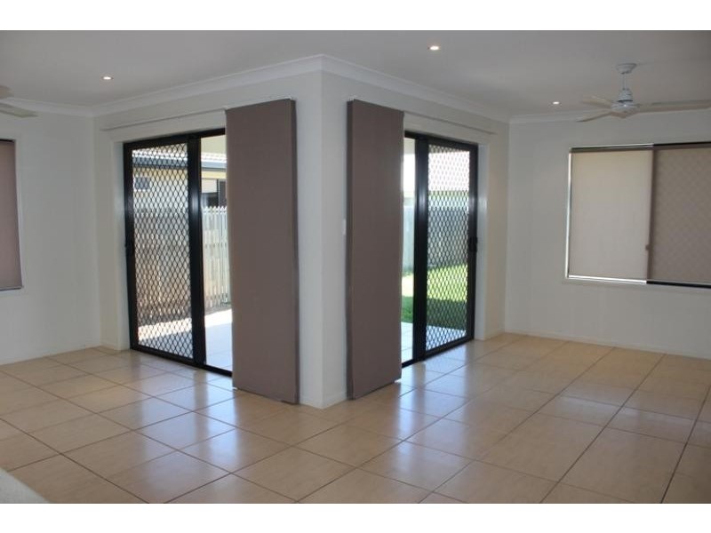 6 Sanderling Circuit, Kelso QLD 4815