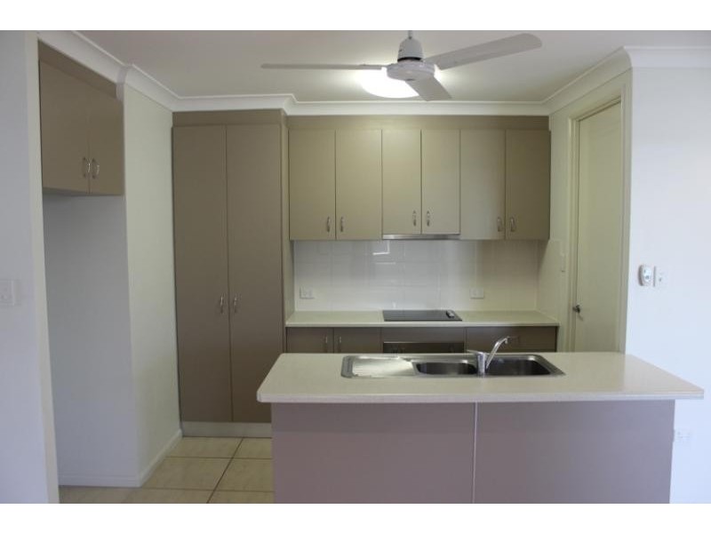 6 Sanderling Circuit, Kelso QLD 4815