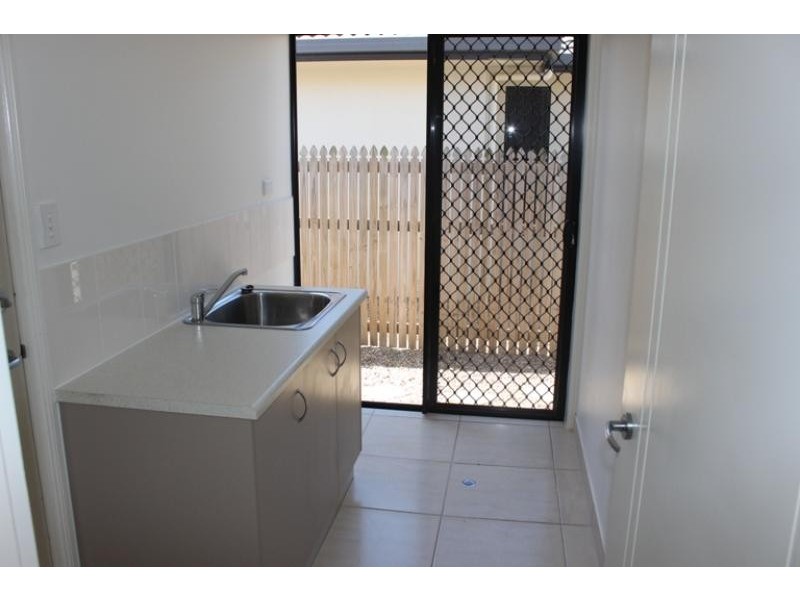 6 Sanderling Circuit, Kelso QLD 4815