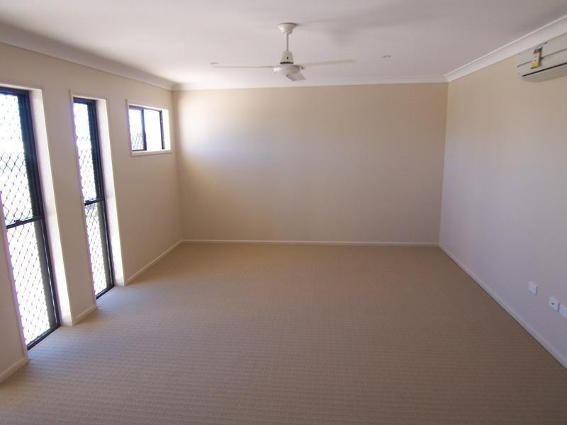 57 Hillock Crescent, Bushland Beach QLD 4818