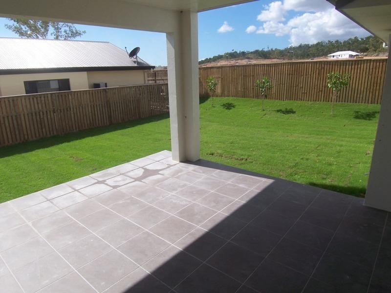 57 Hillock Crescent, Bushland Beach QLD 4818