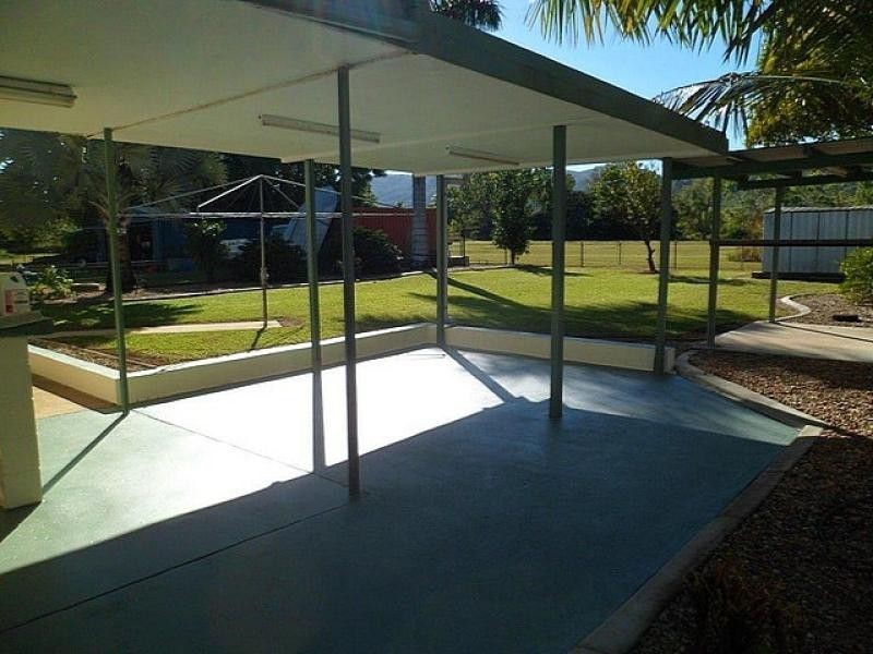 1528 Riverway  Drive, Kelso QLD 4815