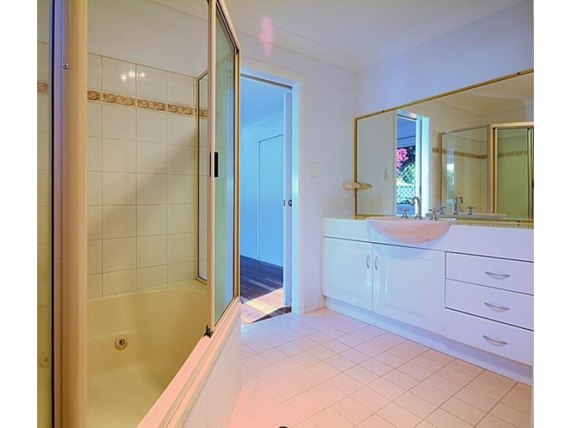 6 Island Street, Saunders Beach QLD 4818